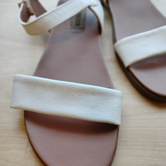 Steve Madden Size 6 Daelyn Faux Leather Sandals - Picture 2 of 9